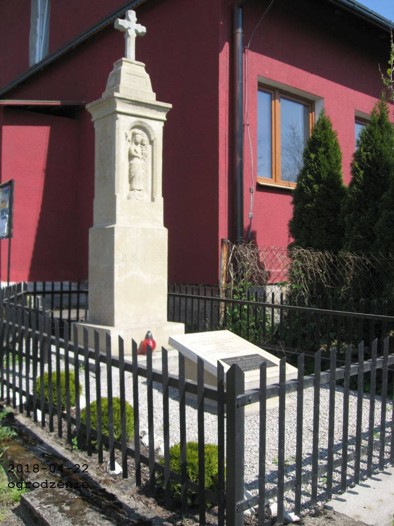 ogrodzenie_mz_1846-_powstancy_1939-WP_Z_Mromlinski_UG_Gdow_2018.JPG