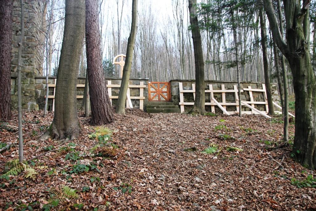 cmentarz_66_małastów_zabezpieczenie muru_2019 10.JPG