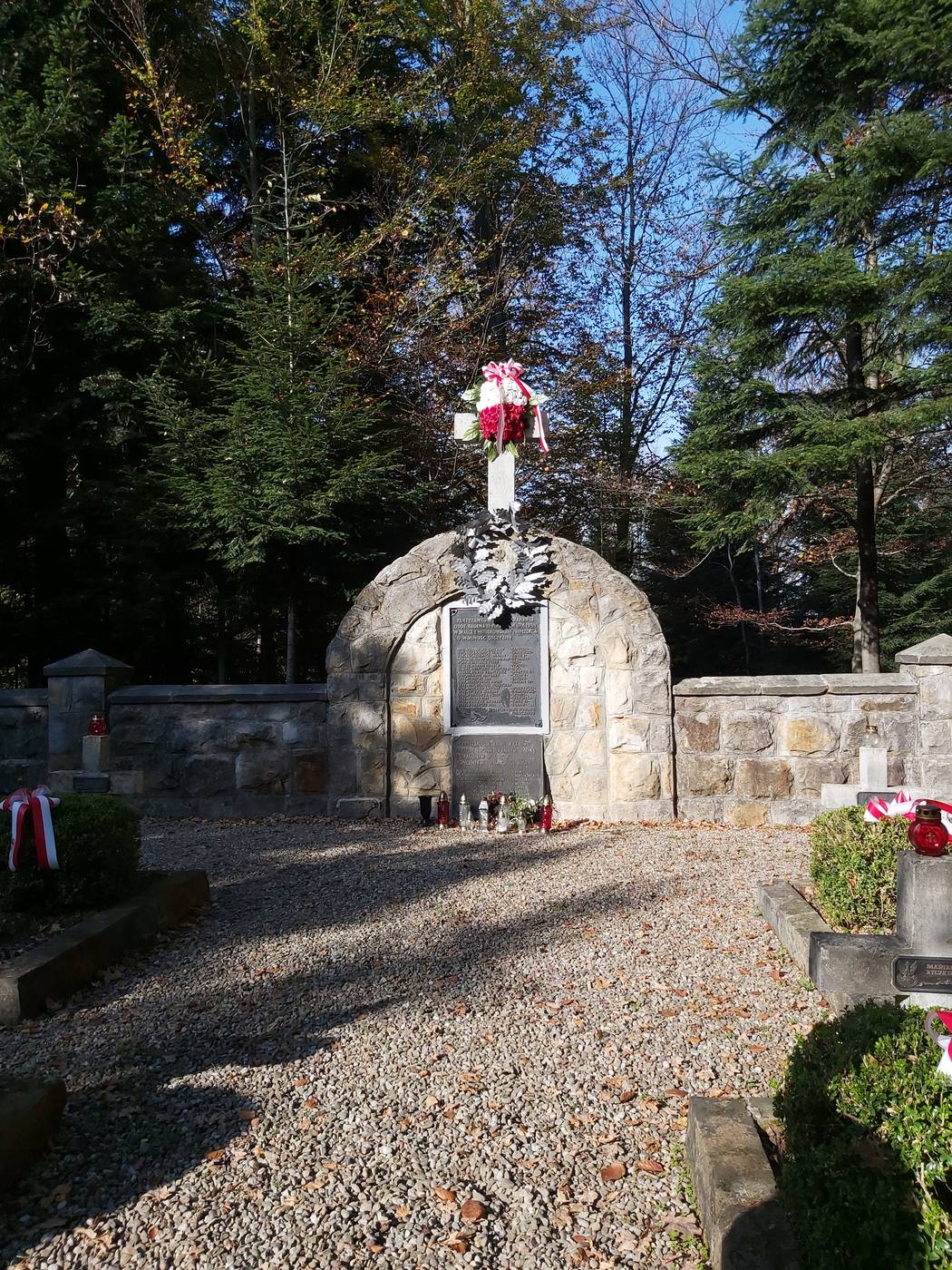 CMENTARZ WOJENNY ŻOŁNIERZY ARMII KRAJOWEJ Z 1944 R. W RZEPIENNIKU STRZYŻEWSKIM